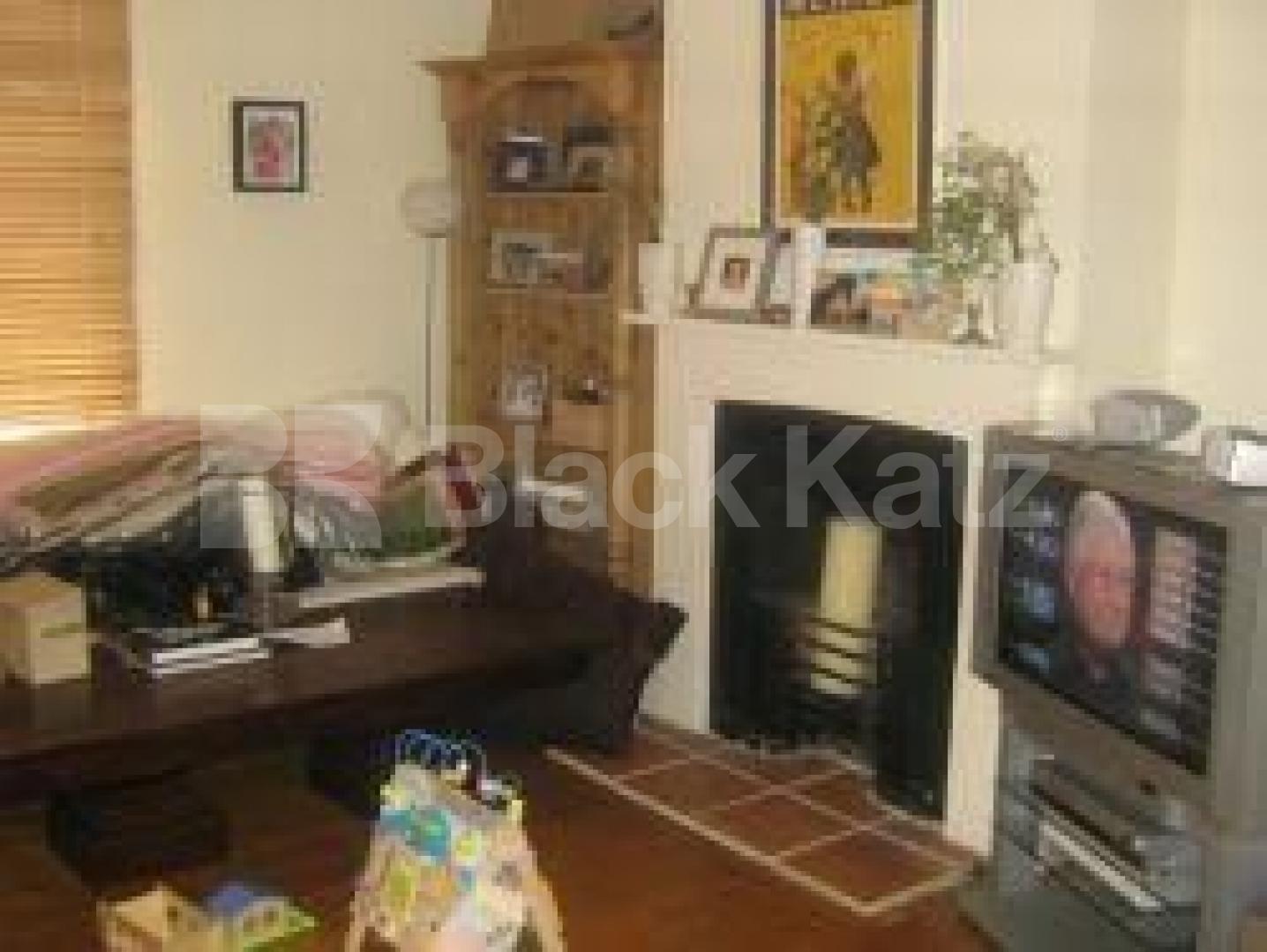 			2 Bedroom, 1 bath, 1 reception House			 Walmer Road, NOTTING HILL /HOLLAND PK W11